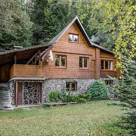 Chalet Old Fashioned In Lopusna Dolina Near High Tatras Lucivna