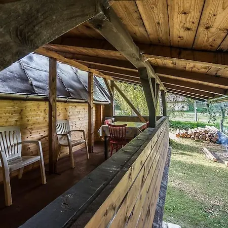 Chalet Old Fashioned In Lopusna Dolina Near High Tatras Lucivna